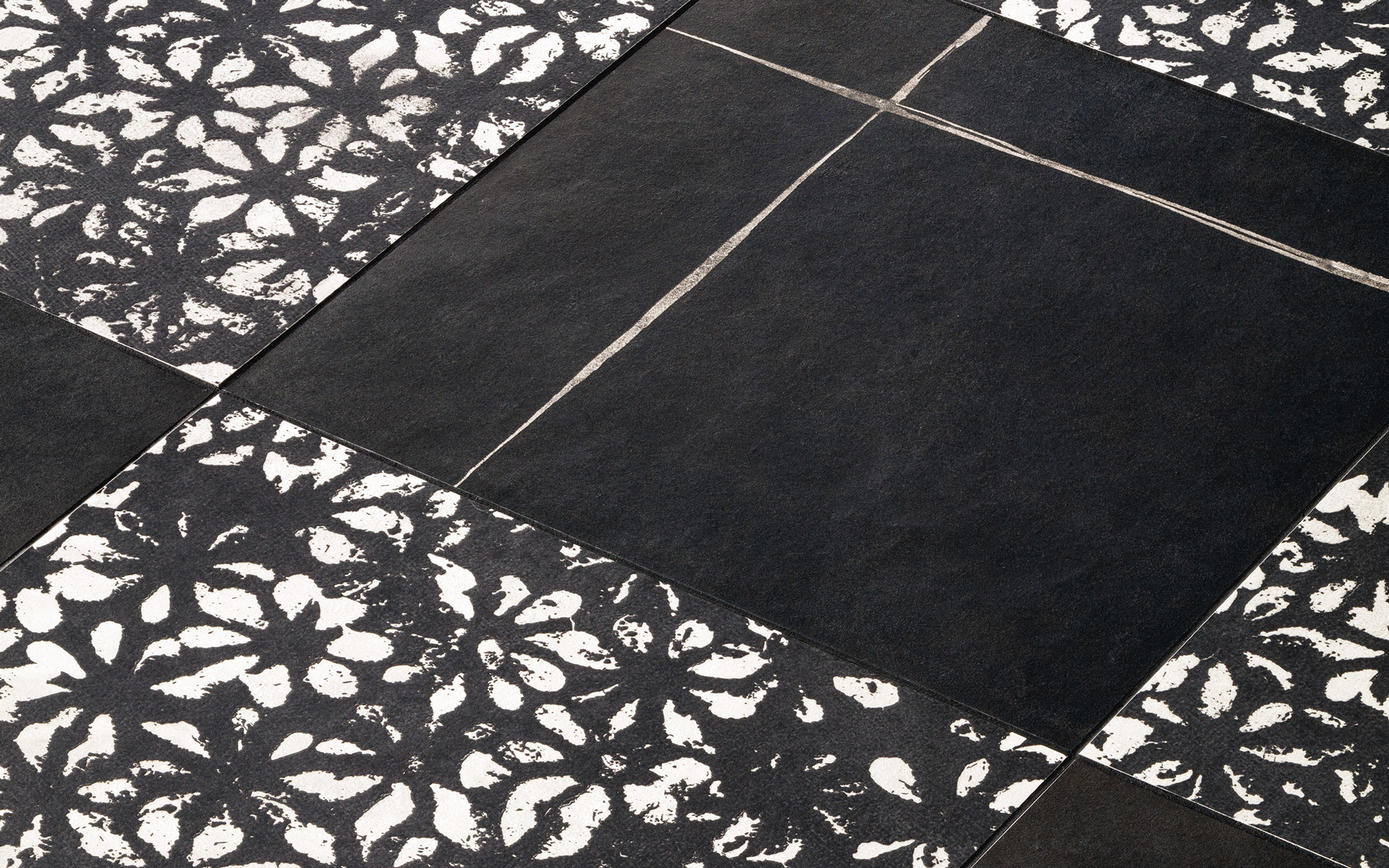 Chymia Bloom Black, Teorema Black